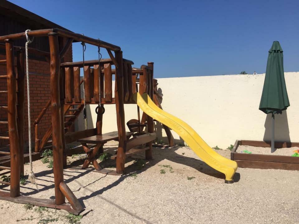 Lastochka Hotel Зализний Порт Екстериор снимка